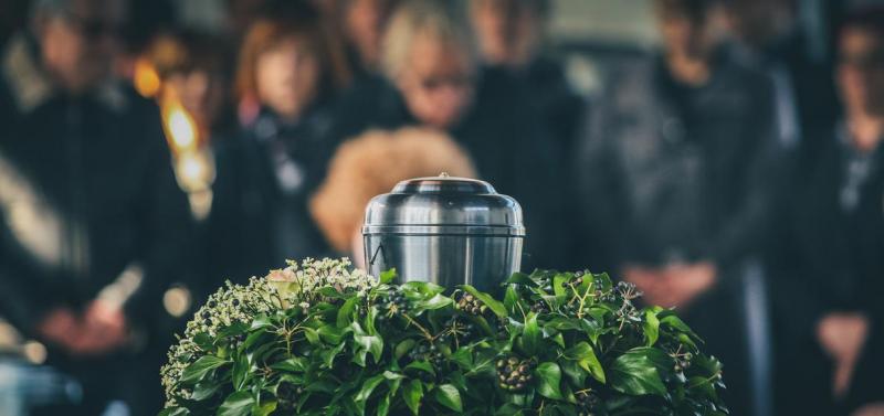 Urnes fun&eacute;raires, guide complet des mat&eacute;riaux et styles