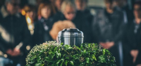 Urnes fun&eacute;raires, guide complet des mat&eacute;riaux et styles
